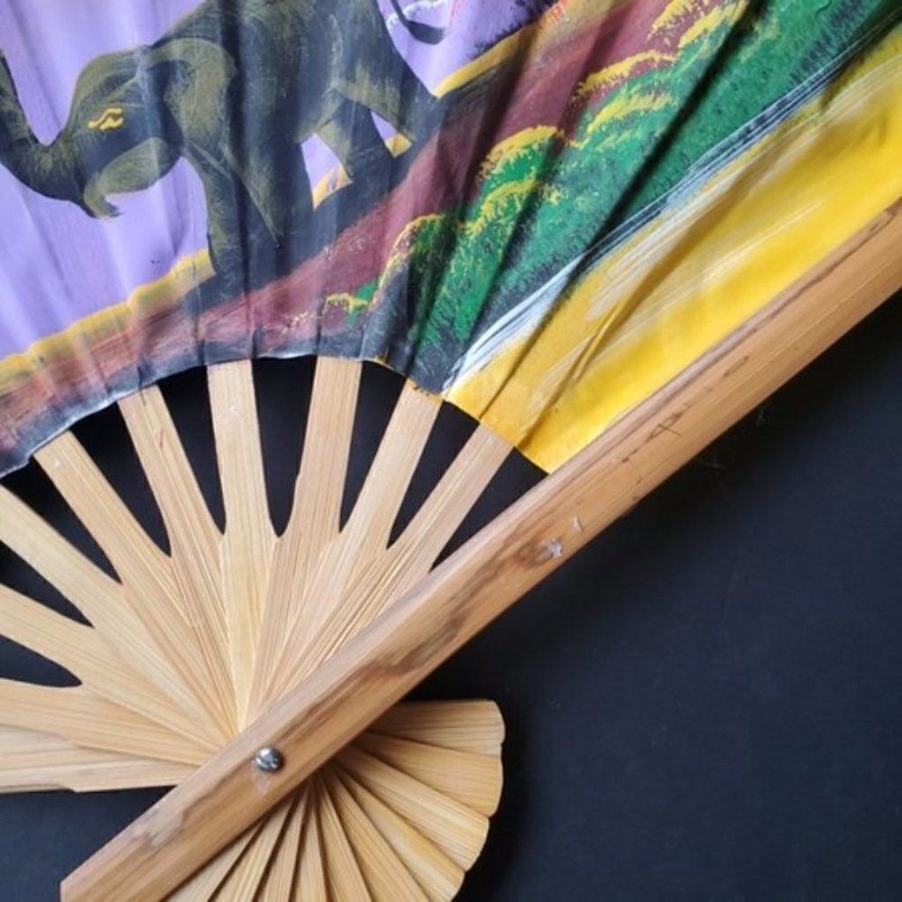 Decorative hand painted fan - Picture 4 of 8
